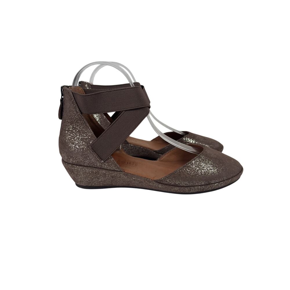Gentle Souls NOA Low Wedge Sandals Womens 7 Brown Metallic Elastic Ankle Strap